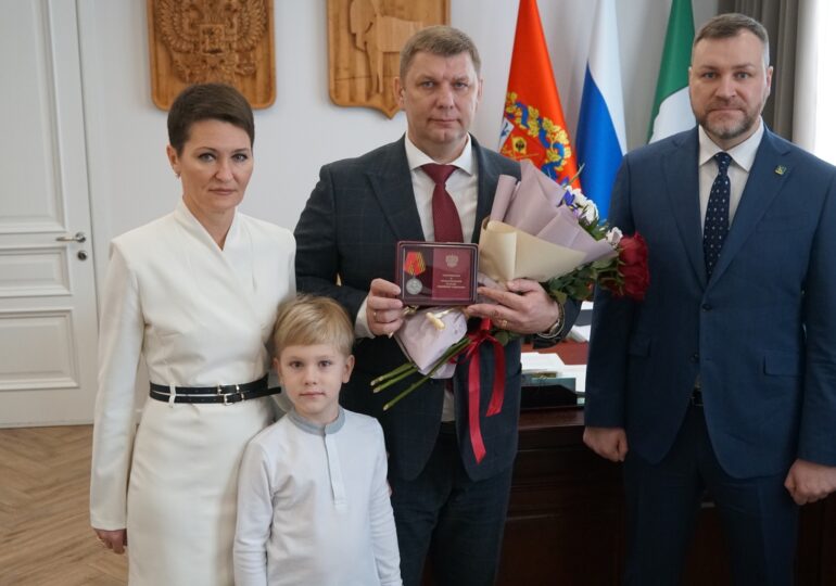 Участник СВО из Бузулука Алексей Петрушин награжден медалью Жукова