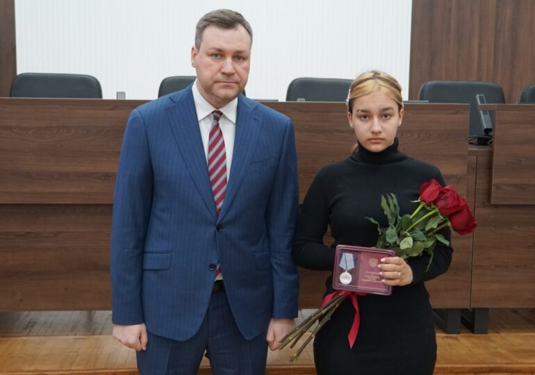 В Бузулуке семьям погибших бойцов СВО передали государственные награды