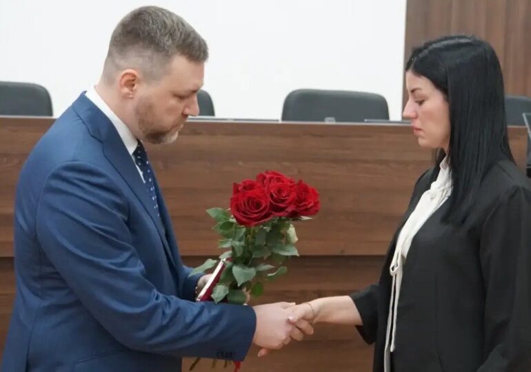 В Бузулуке семьям погибших участников СВО передали на хранение государственные награды