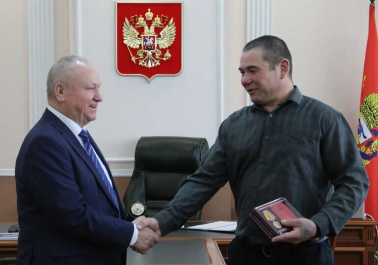 Сергею Колесникову из Бузулукского района вручили медаль Жукова