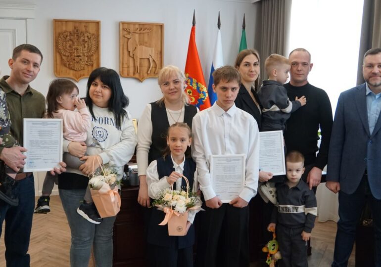 Молодые семьи из Бузулука получили социальные выплаты на жильё