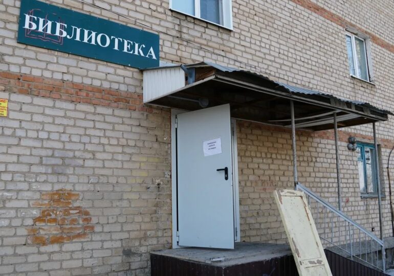 Глава Бузулука проверил ход ремонта библиотеки имени М. Горького