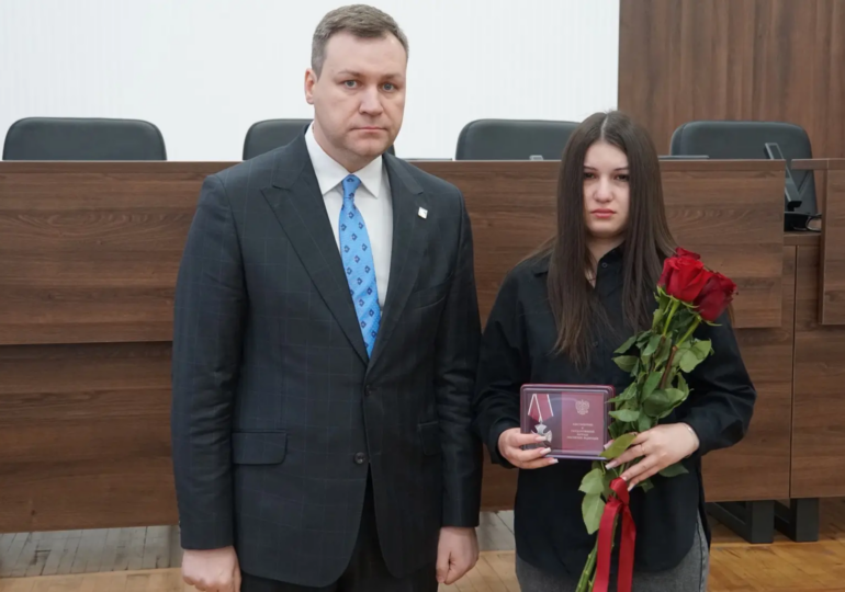 Глава Бузулука передал государственные награды родным погибших бойцов СВО