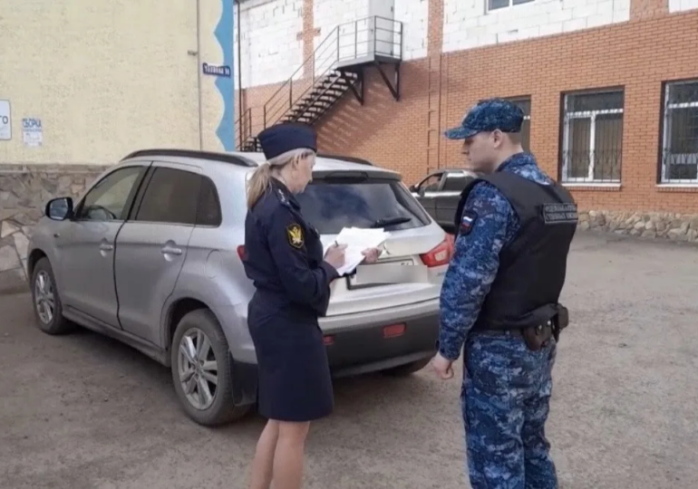 Бузулучанка может лишиться внедорожника из-за долга за вывоз мусора