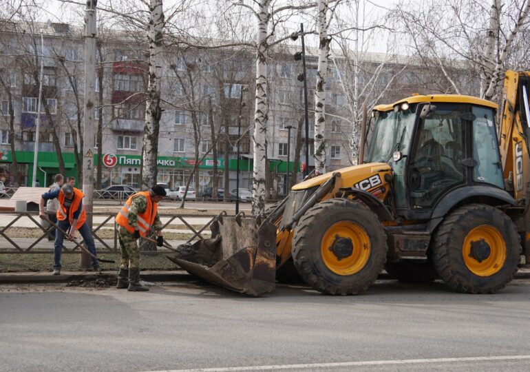 Коммунальные службы Бузулука начали весеннюю уборку города
