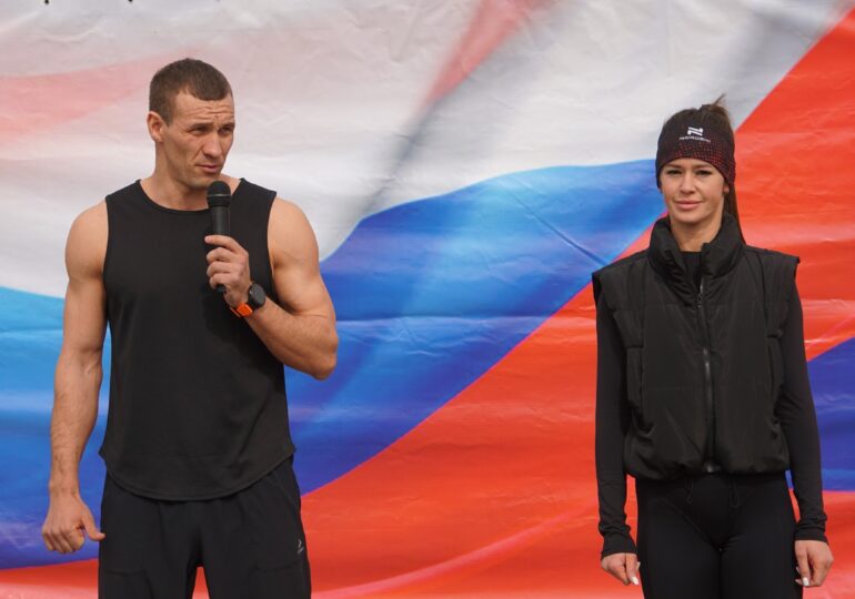 В Бузулуке участники шоу «Победители» провели зарядку с молодёжью