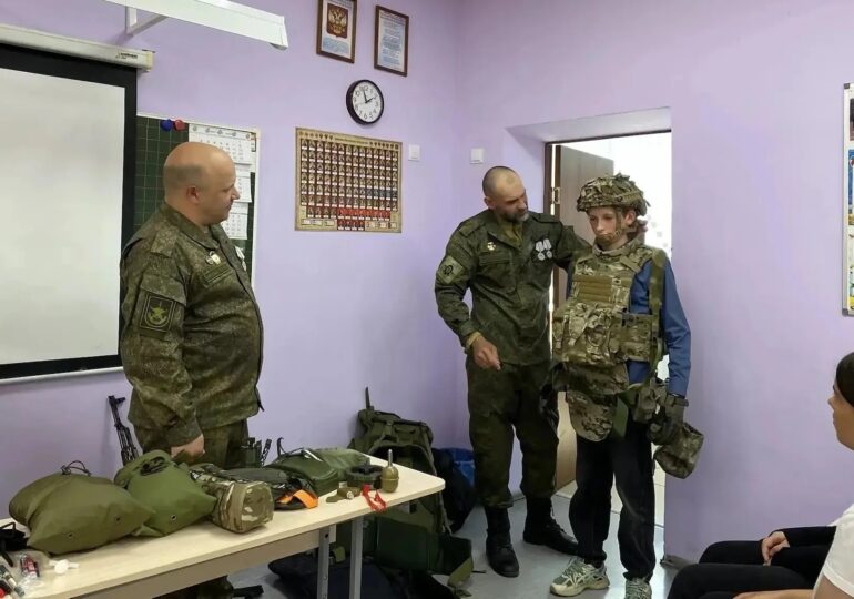 В Сухореченской школе для юнармейцев провели занятия по тактической медицине и управлению БПЛА333