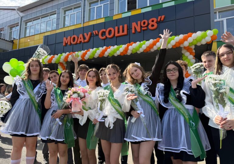 В Бузулуке для выпускников прозвенел Последний звонок