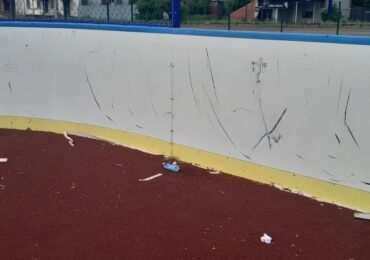 В Колтубановском вандалы повредили спортивный корт