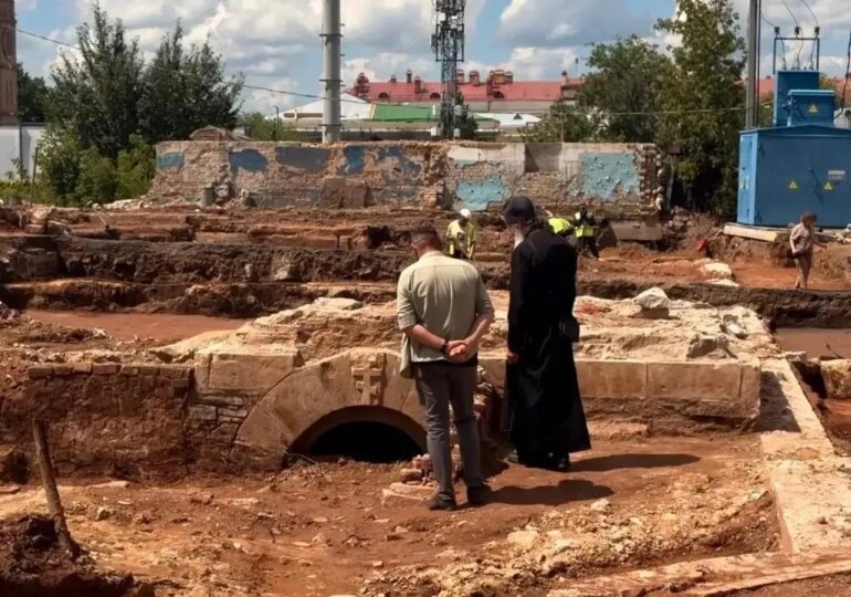 В Оренбурге на набережной Урала ведутся археологические раскопки