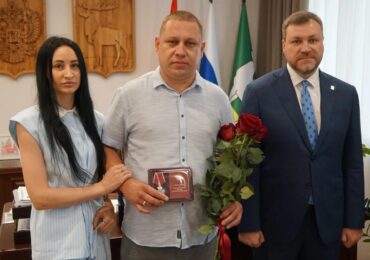 Участник СВО из Бузулука Евгений Сатучин награжден орденом Мужества