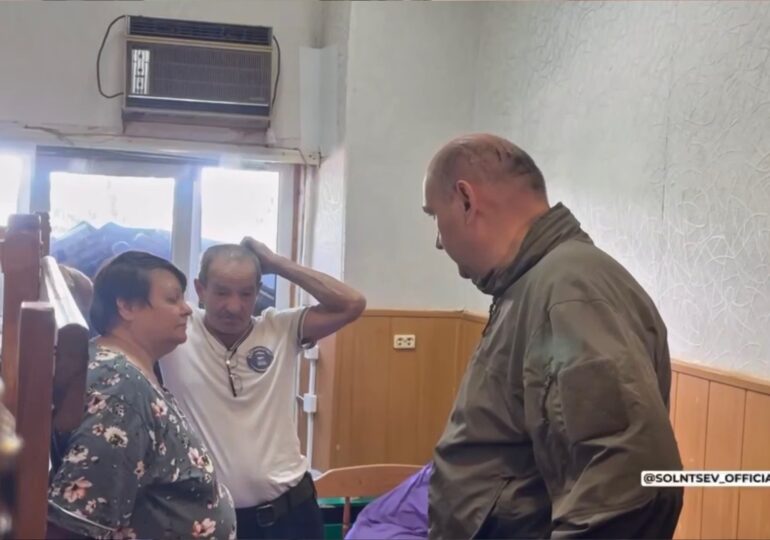 Евгений Солнцев встретился с пострадавшим от подтопления участником СВО