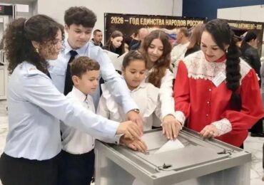 Многодетная семья из Бузулукского района пришла на избирательный участок