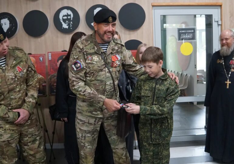 В Бузулуке представили выставку «Герои операции „Поток“»