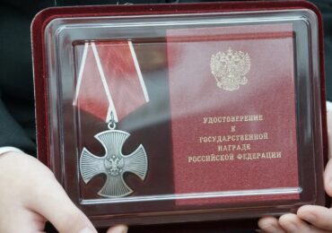 В Бузулуке семьям погибших участников СВО передали государственные награды