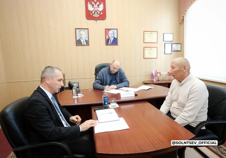 Евгений Солнцев рассказал о личном приеме в Адамовском районе