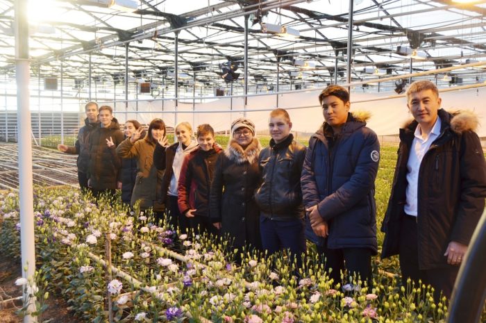 Ученики агрокласса Егорьевской школы побывали в тепличном хозяйстве «Айсберг»
