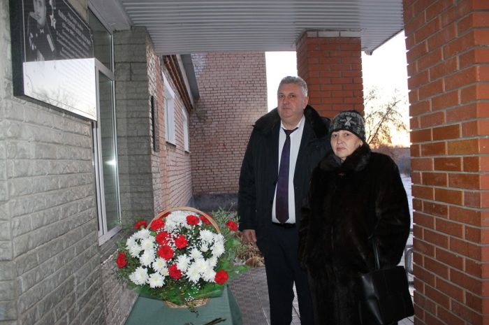 В Сакмаре возложили цветы у памятных мест в честь Сергея Панова и Василия Чердинцева