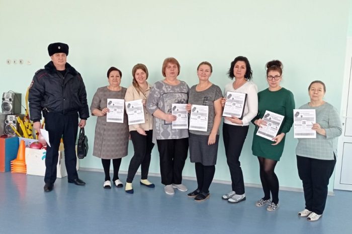 Сакмарские полицейские проводят профилактические беседы с педагогами