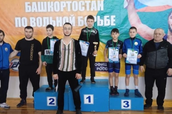 Борцы из Татарской Каргалы привезли 6 медалей с турнира в Башкирии