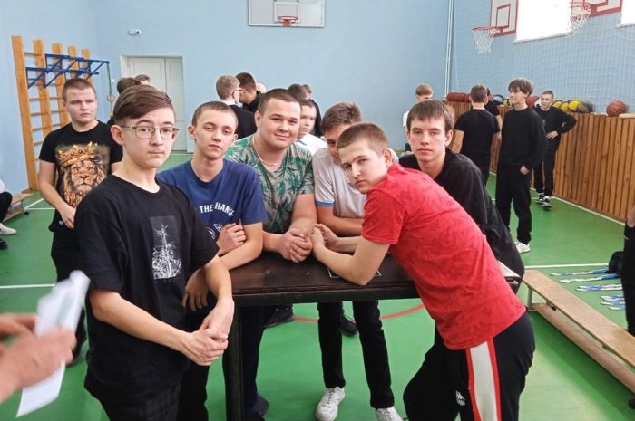 Краснокоммунарские школьники состязались в конкурсе “А ну-ка, парни!”