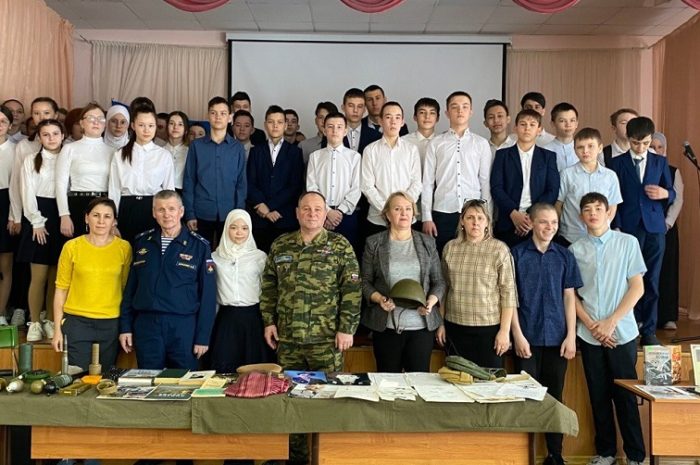 Школьники Татарской Каргалы встретились с ветеранами Афганистана