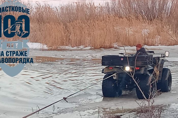 Сакмарские полицейские помогли мужчине выбраться из ледяного плена