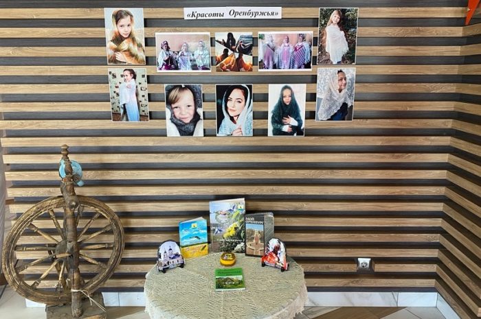 Краснокоммунарские красавицы в пуховых платках