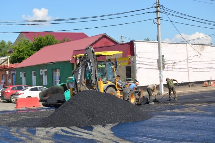 В Сакмаре обновляется асфальтовое покрытие дорог