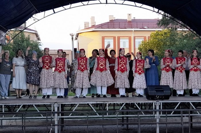 Звезды Татарской Каргалы на сцене “Лето в парке”