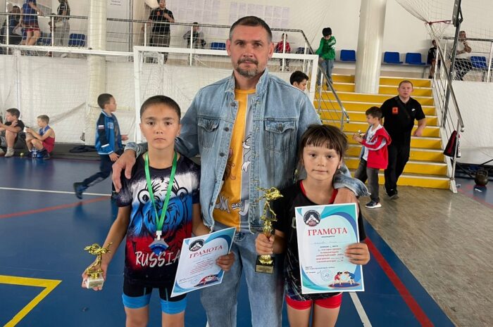 Сакмарские борцы взошли на пьедестал почета «Открытого ковра-2025»