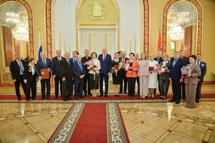 Евгений Солнцев вручил государственные награды жителям Сакмарского района