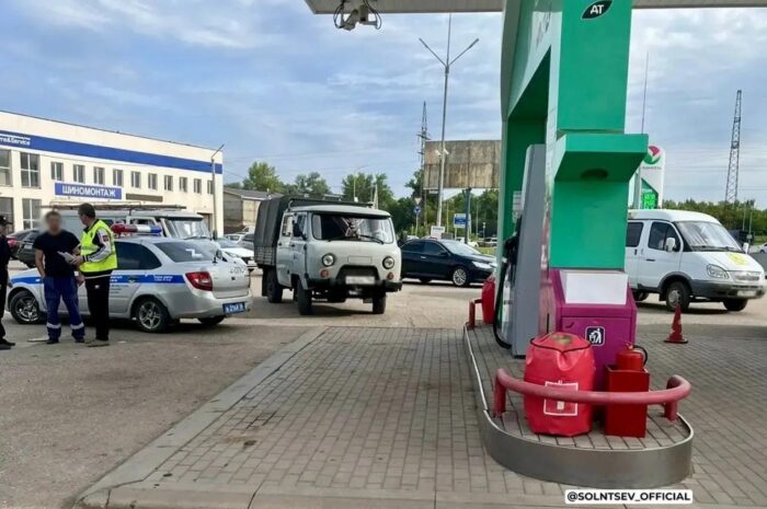 После жалоб водителей Солнцев усиливает контроль за работой АЗС