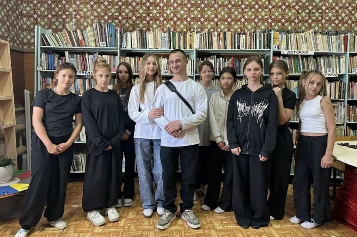 Боец СВО встретился со школьниками в Украинской сельской библиотеке