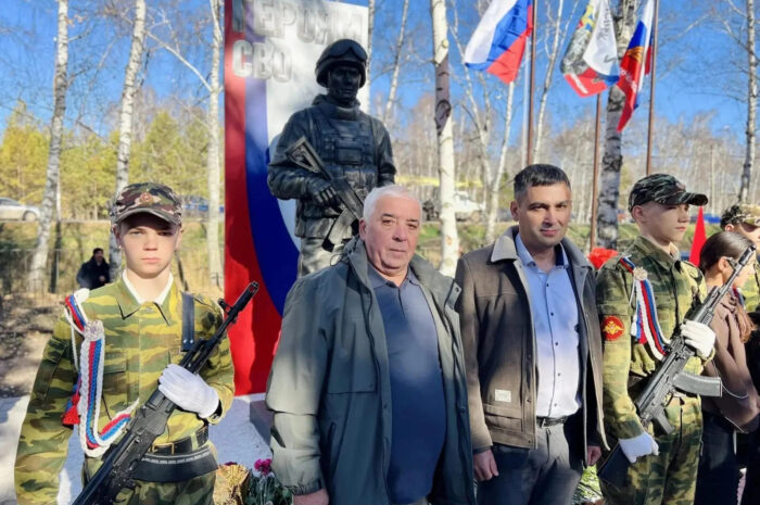 В Асекеево установили памятник участникам специальной военной операции 