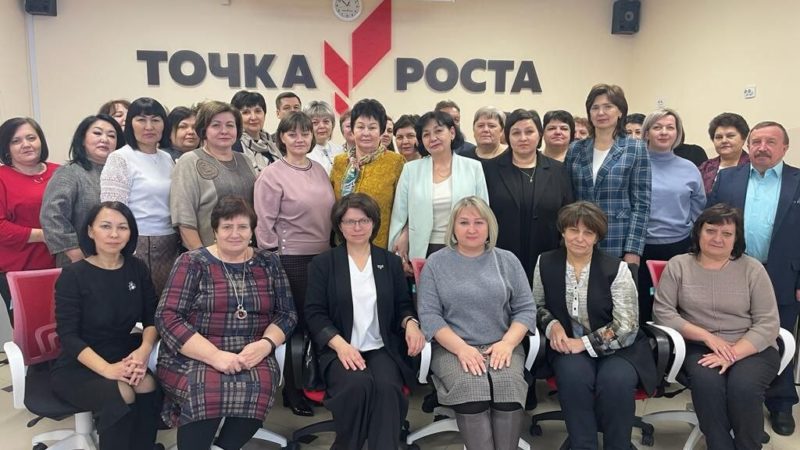 Денис Паслер дал старт Году педагога и наставника в Оренбургской области