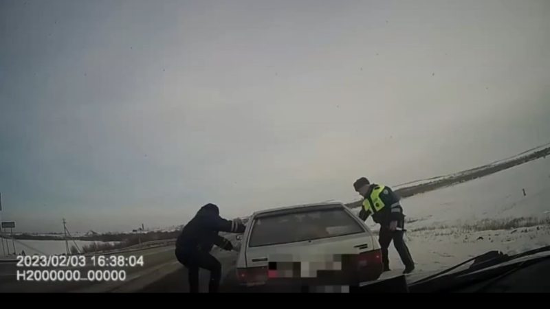 Полицейские на трассе «Оренбург – Самара» задержали жителей Сорочинского округа, перевозивших наркотики
