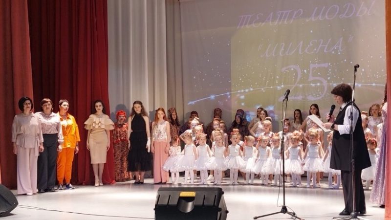 В Сорочинске прошел юбилейный концерт театра моды “Милена”