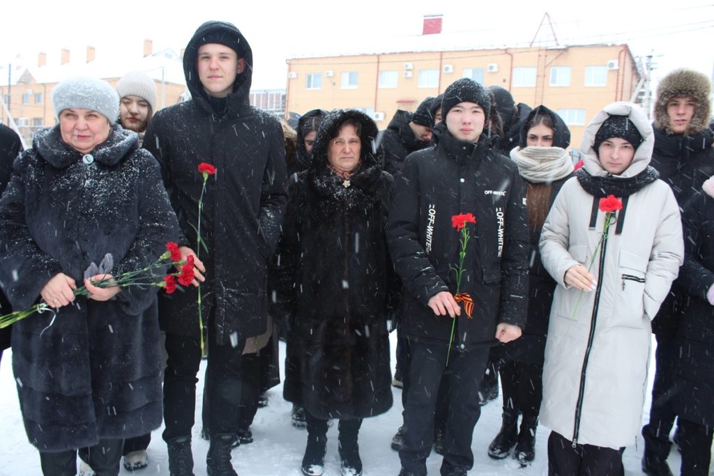 Погода на 10 дней сорочинск оренбургская область. Имена воинов интернационалистов Сорочинск. Новости Сорочинска. Название памятника воинам интернационалистам в Сорочинске. Новости Сорочинска на сегодня подслушано.