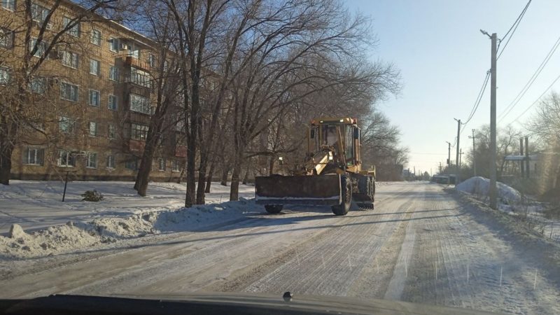 В Сорочинске продолжают убирать колею с дорог