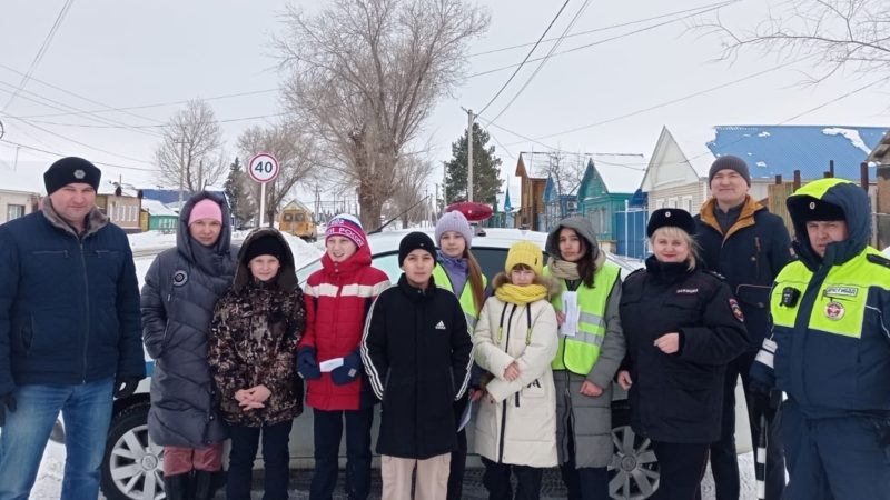 Юные инспектора напомнили сорочинцам о безопасности дорожного движения за рулем автомобиля