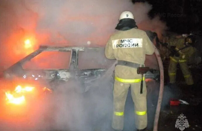 Сорочинские пожарные потушили горящий автомобиль