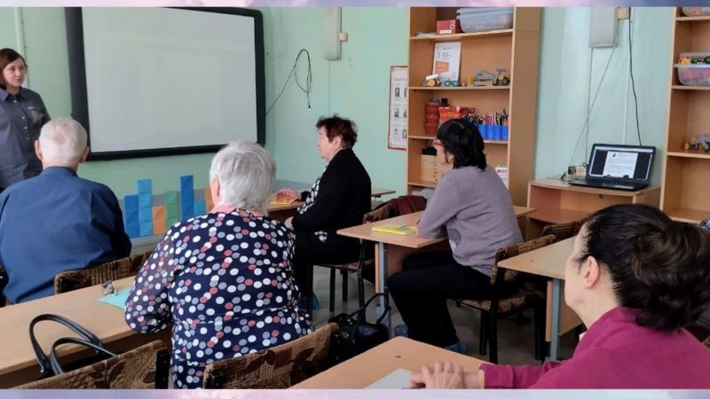 В Сорочинском  округе   учат компьютерной грамотности пенсионеров