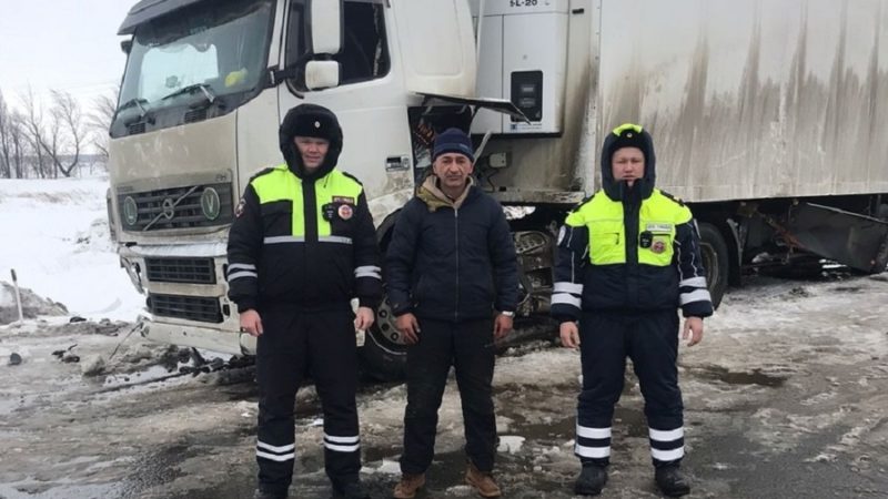 Сорочинские полицейские оказали помощь водителю после ДТП