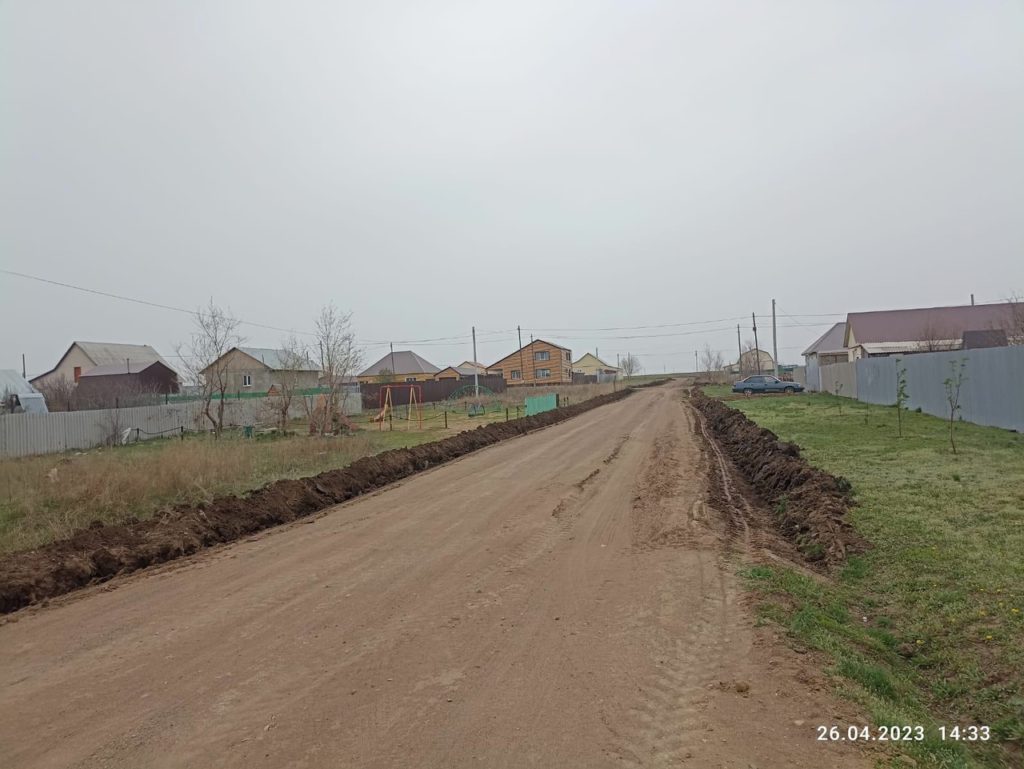 В Сорочинском округе продолжается грейдирование дорог | 27.04.2023 |  Новости Сорочинска - БезФормата