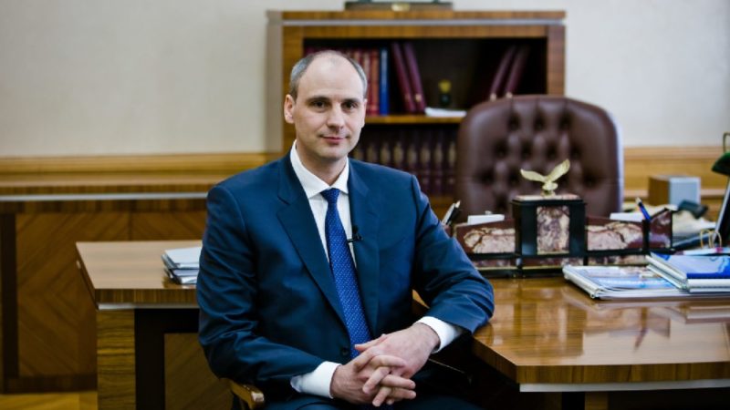 Губернатор Денис Паслер поздравил социальных работников профессиональным праздником