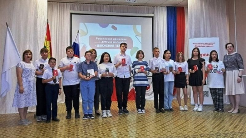 Юным сорочинцам торжественно вручили паспорта