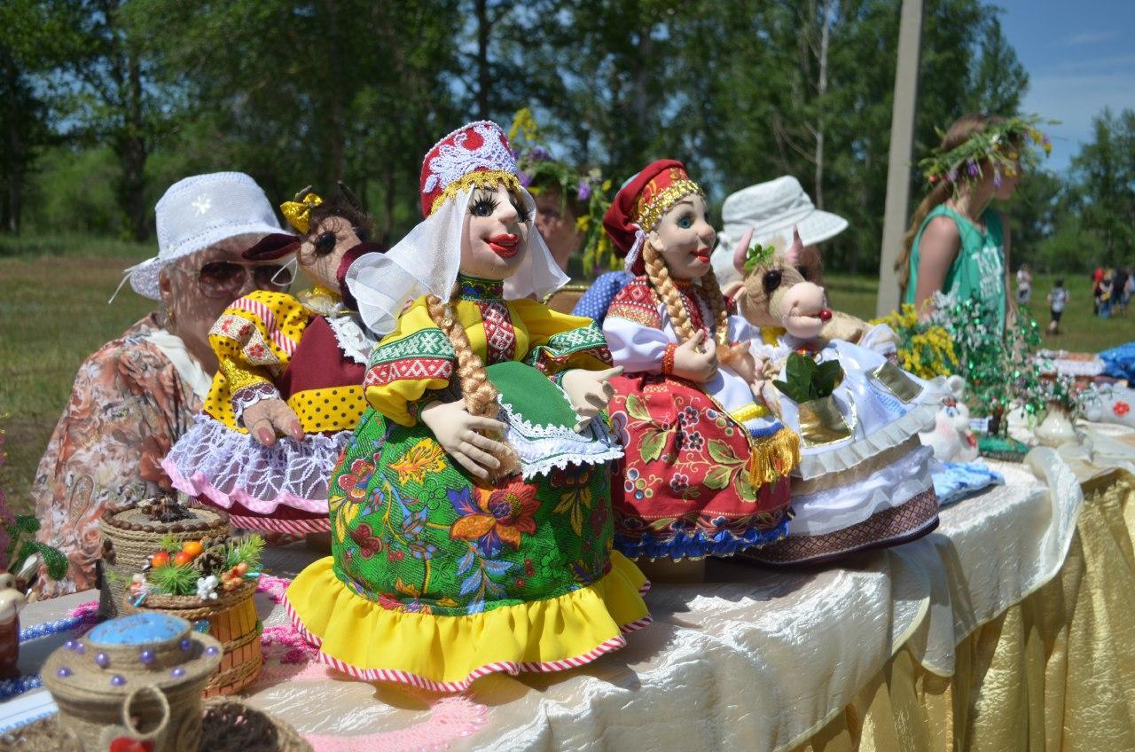 Сорочинская ярмарка содержание. Сорочинская ярмарка. Сорочинская ярмарка картинки. Национальная ярмарка. Сорочинская ярмарка иллюстрации.