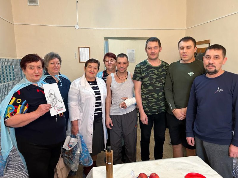 Сорочинские ветераны навестили раненых бойцов в госпитале