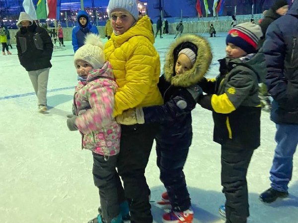 Сорочинцы провели свой вечер “На коньках”